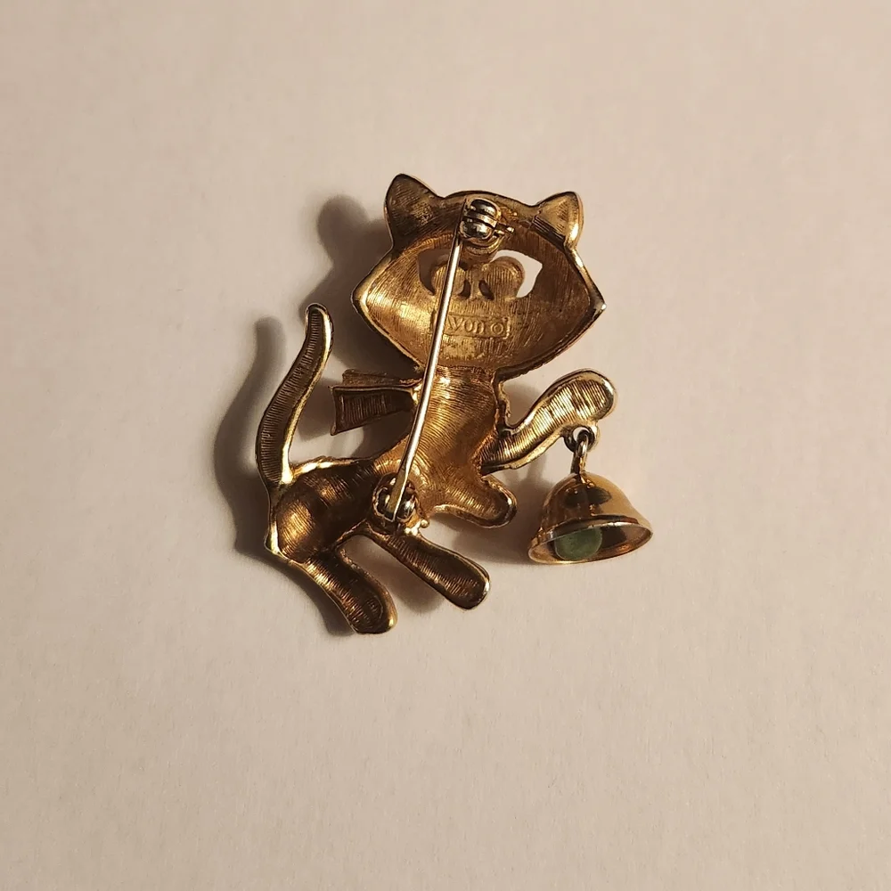 Vintage Avon Cat Brooch Pin
